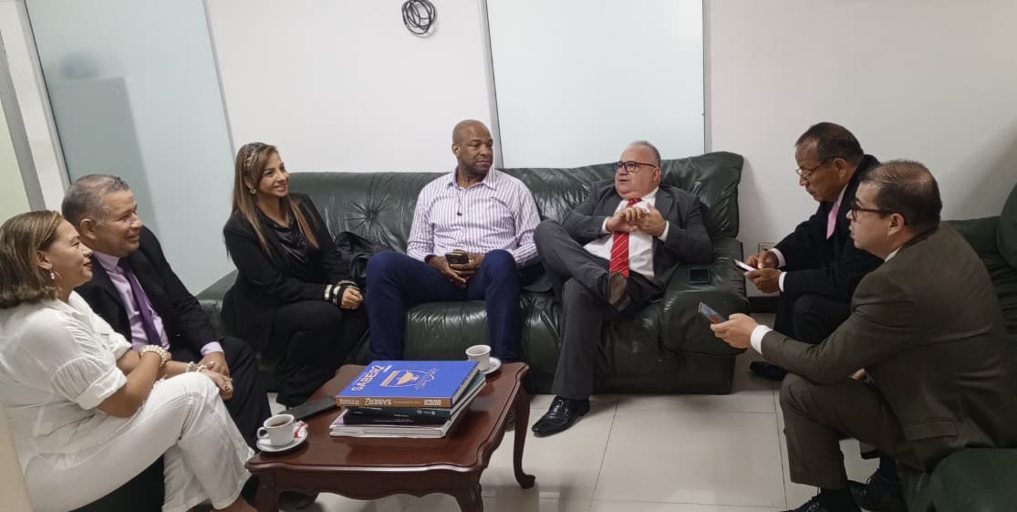 Sonia Amado en reunión de trabajo con directivos empresariales